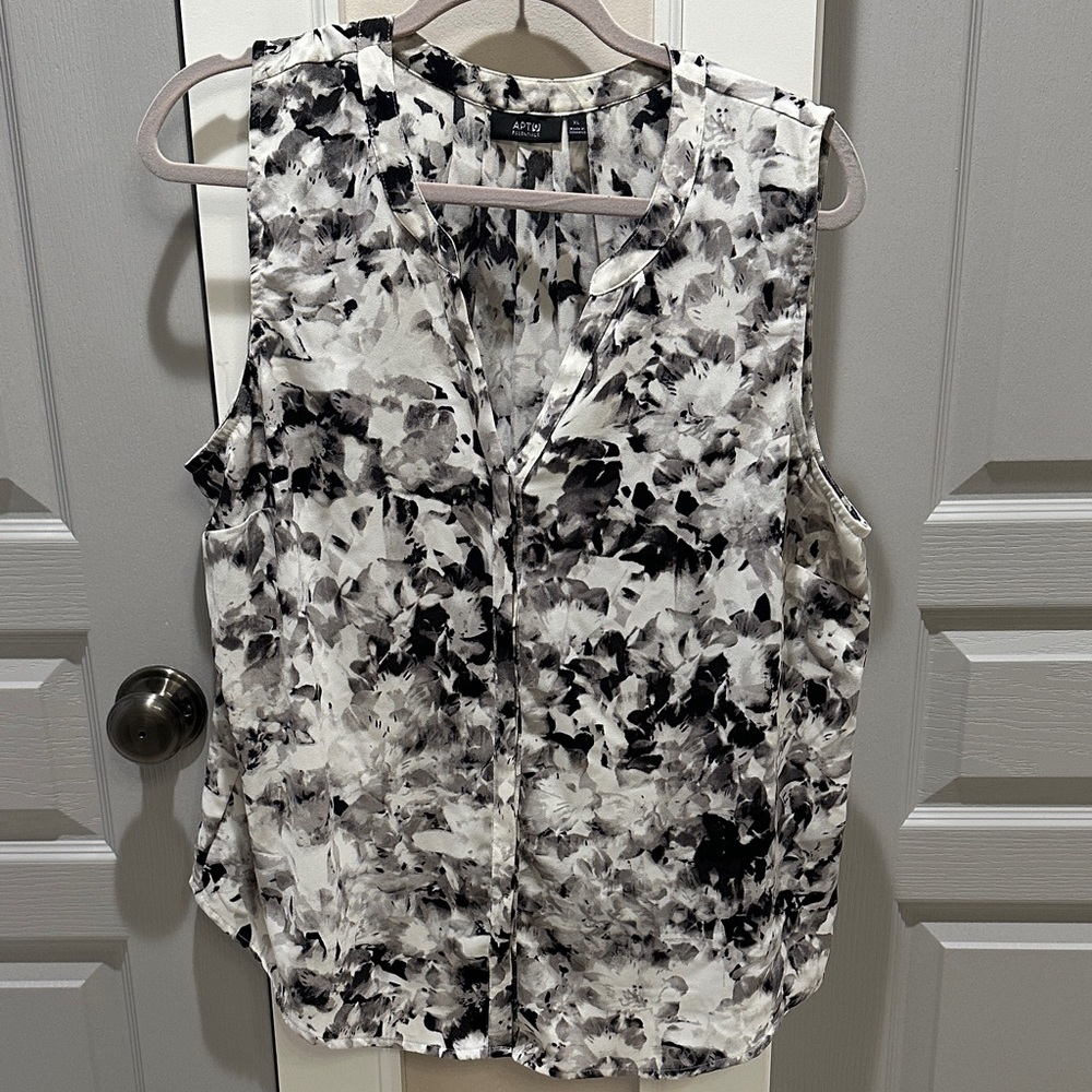 Apt. 9 Monochrome Black and White Sleeveless Button-down Blouse